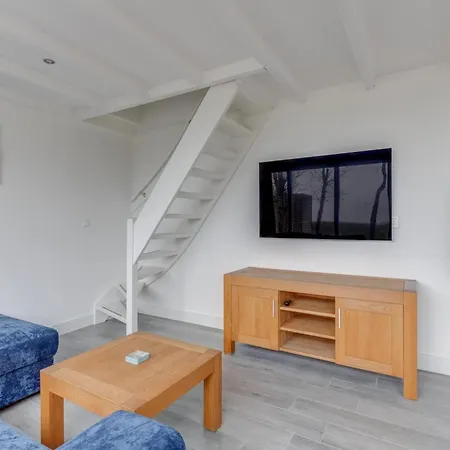 Modern, Cosy Family Near بيت للعطل Sint Maartensbrug