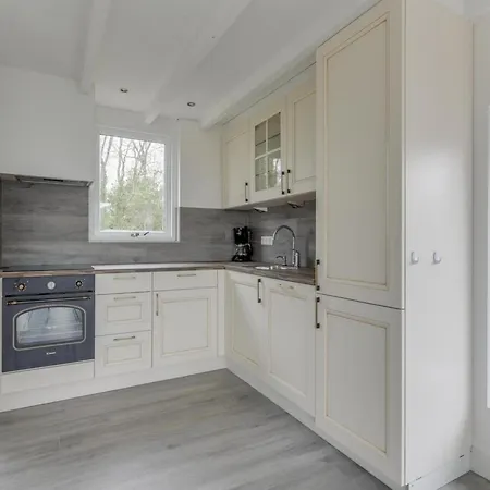 Vakantiehuis With Barbecue Space