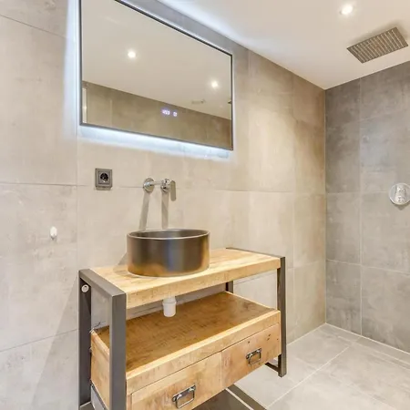 Modern, Cosy Family Near Sint Maartensbrug